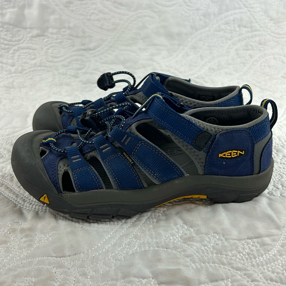 KEEN all terrain waterproof sandals men’s size 6